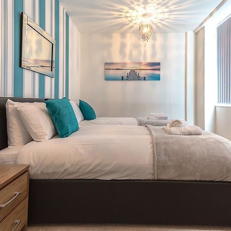 Comfortable Swindon Town Centre Apartments, Free Parking, Sleeps Up To 8 외부 사진