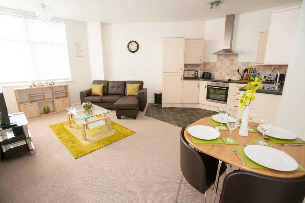 Comfortable Swindon Town Centre Apartments, Free Parking, Sleeps Up To 8 객실 사진