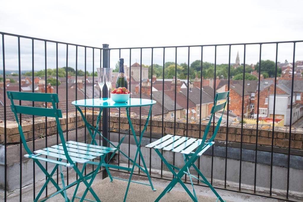 Comfortable Swindon Town Centre Apartments, Free Parking, Sleeps Up To 8 외부 사진