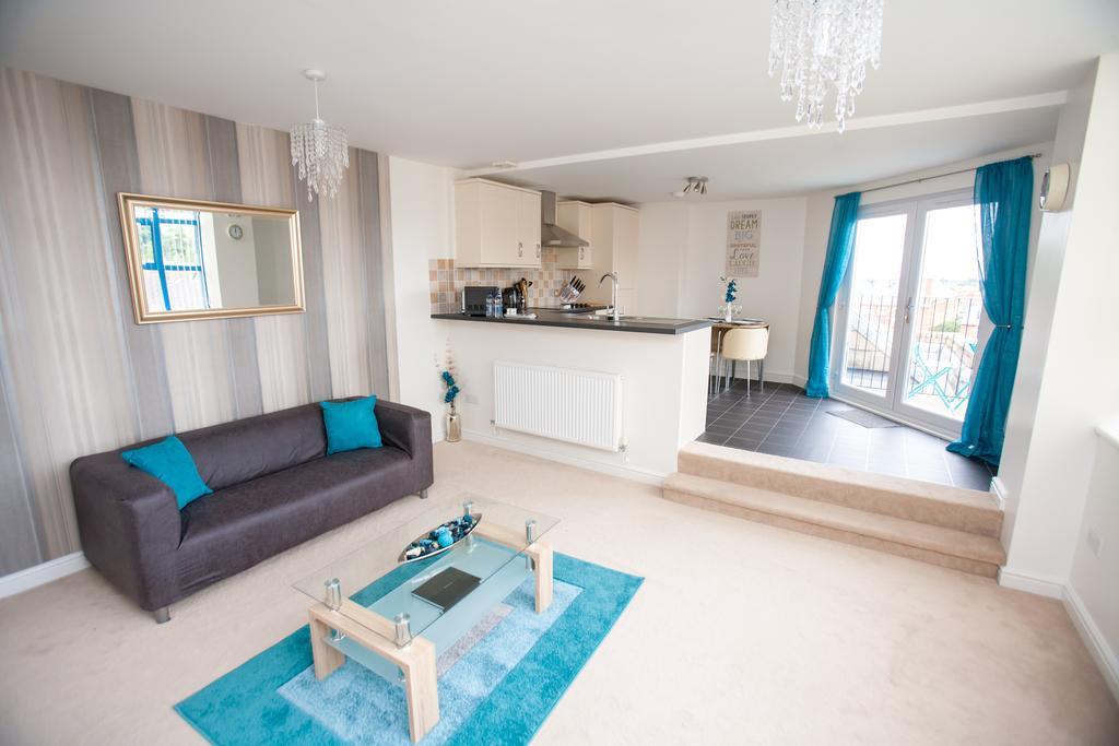 Comfortable Swindon Town Centre Apartments, Free Parking, Sleeps Up To 8 외부 사진