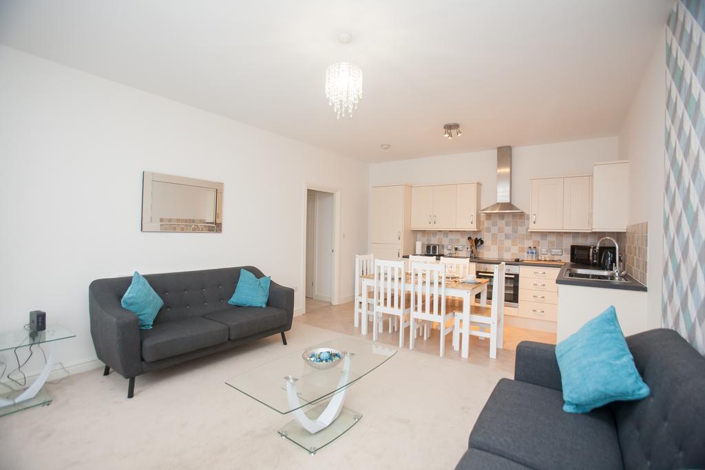 Comfortable Swindon Town Centre Apartments, Free Parking, Sleeps Up To 8 외부 사진