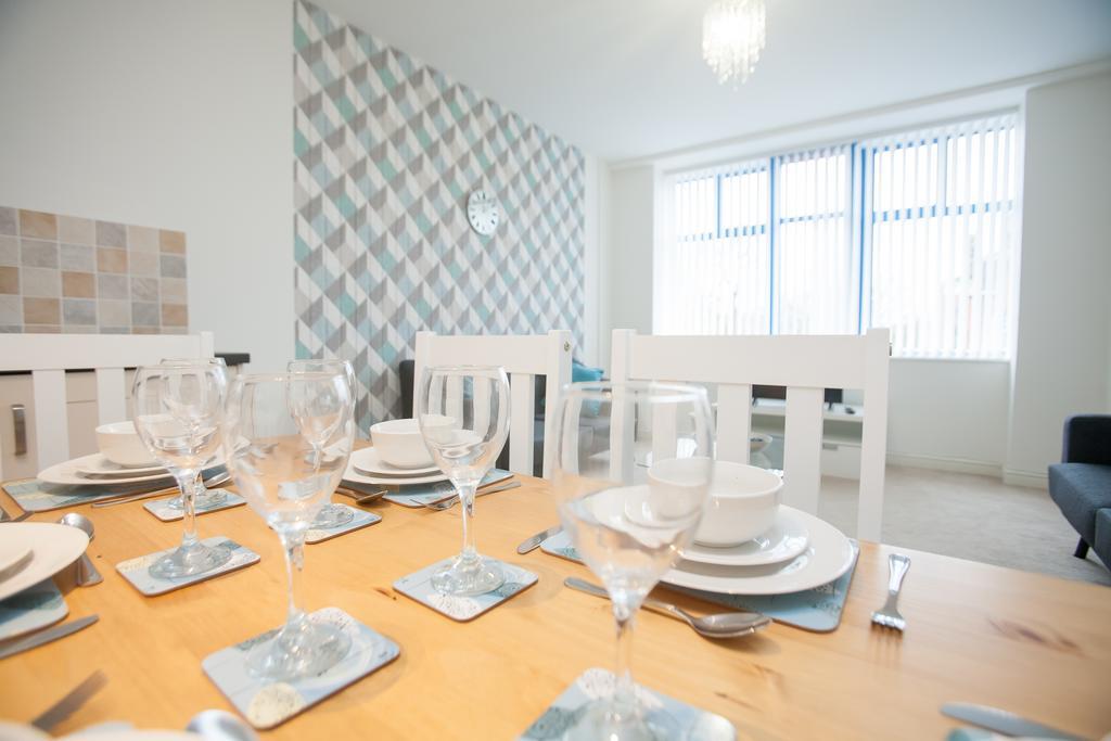 Comfortable Swindon Town Centre Apartments, Free Parking, Sleeps Up To 8 외부 사진