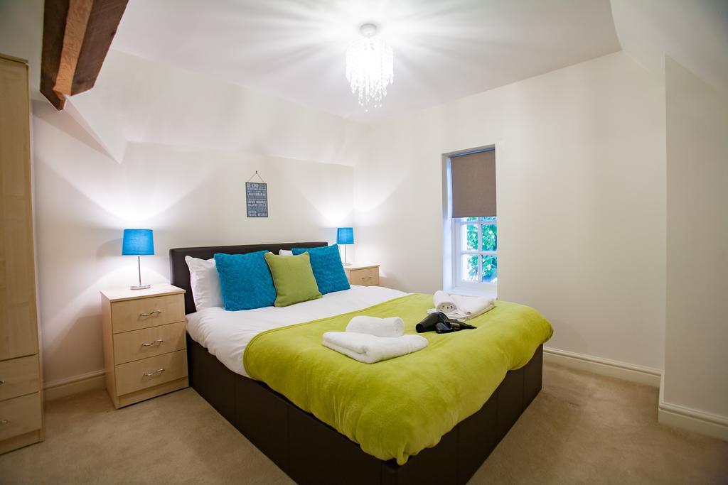 Comfortable Swindon Town Centre Apartments, Free Parking, Sleeps Up To 8 외부 사진