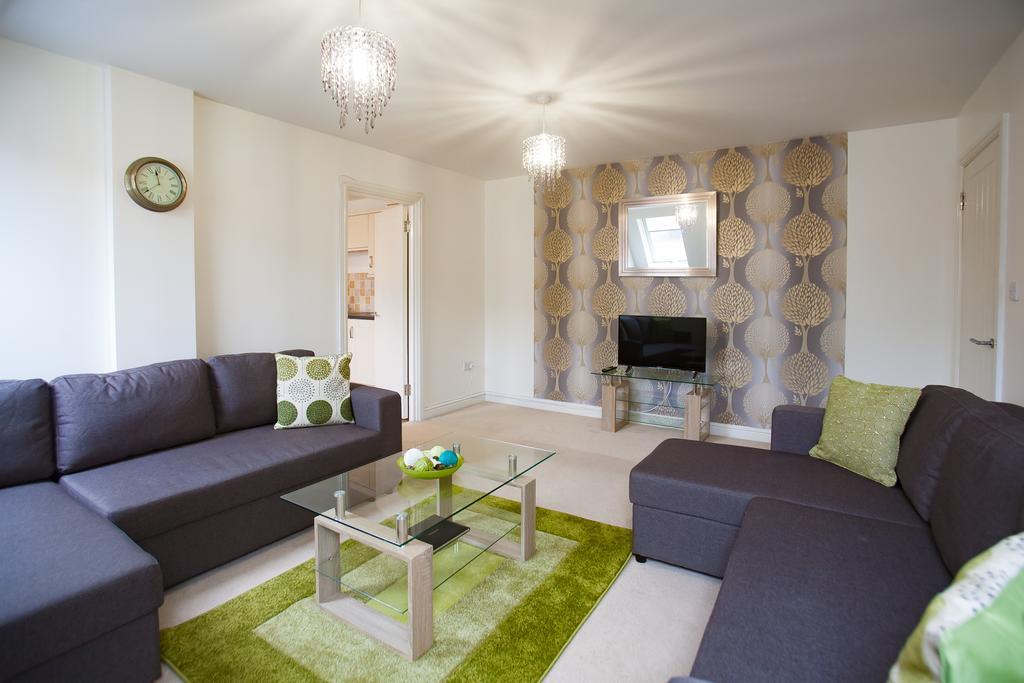 Comfortable Swindon Town Centre Apartments, Free Parking, Sleeps Up To 8 외부 사진