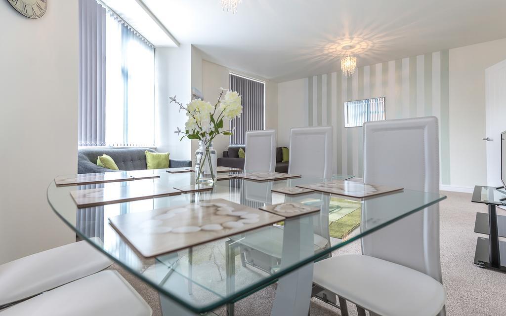 Comfortable Swindon Town Centre Apartments, Free Parking, Sleeps Up To 8 외부 사진