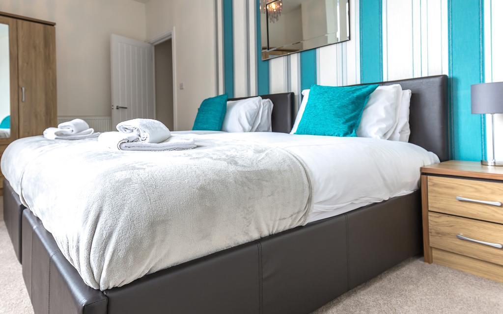 Comfortable Swindon Town Centre Apartments, Free Parking, Sleeps Up To 8 외부 사진