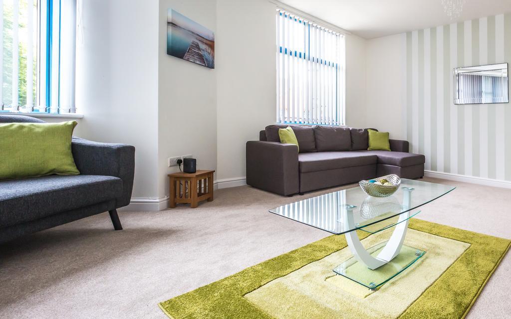 Comfortable Swindon Town Centre Apartments, Free Parking, Sleeps Up To 8 외부 사진
