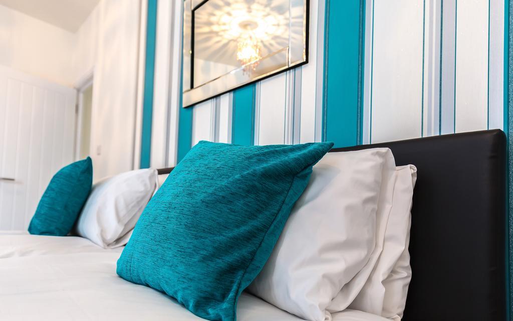 Comfortable Swindon Town Centre Apartments, Free Parking, Sleeps Up To 8 외부 사진