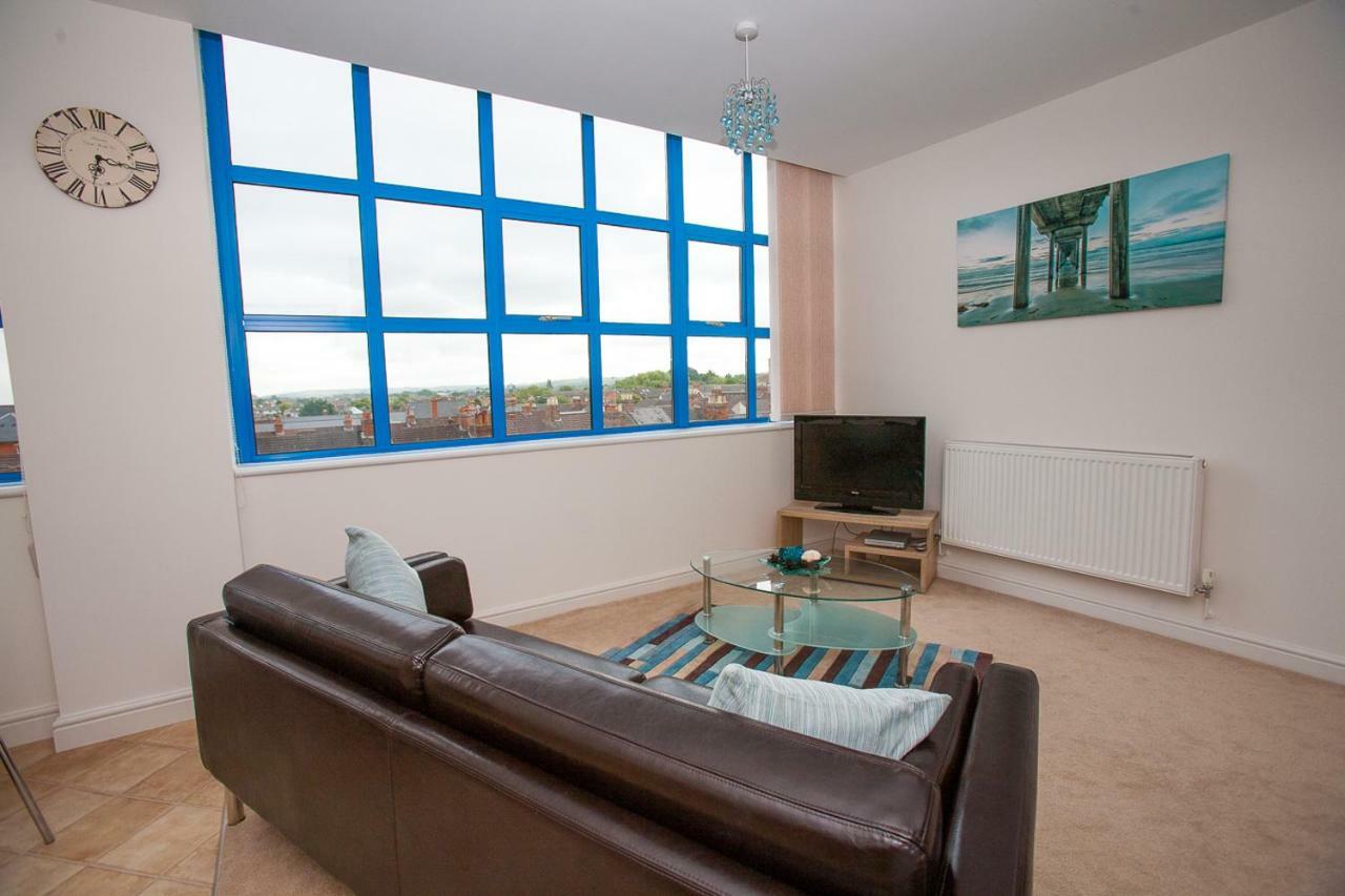 Comfortable Swindon Town Centre Apartments, Free Parking, Sleeps Up To 8 외부 사진